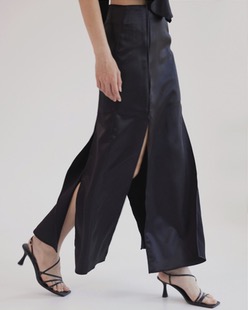 glow four slit satin skirt [black]